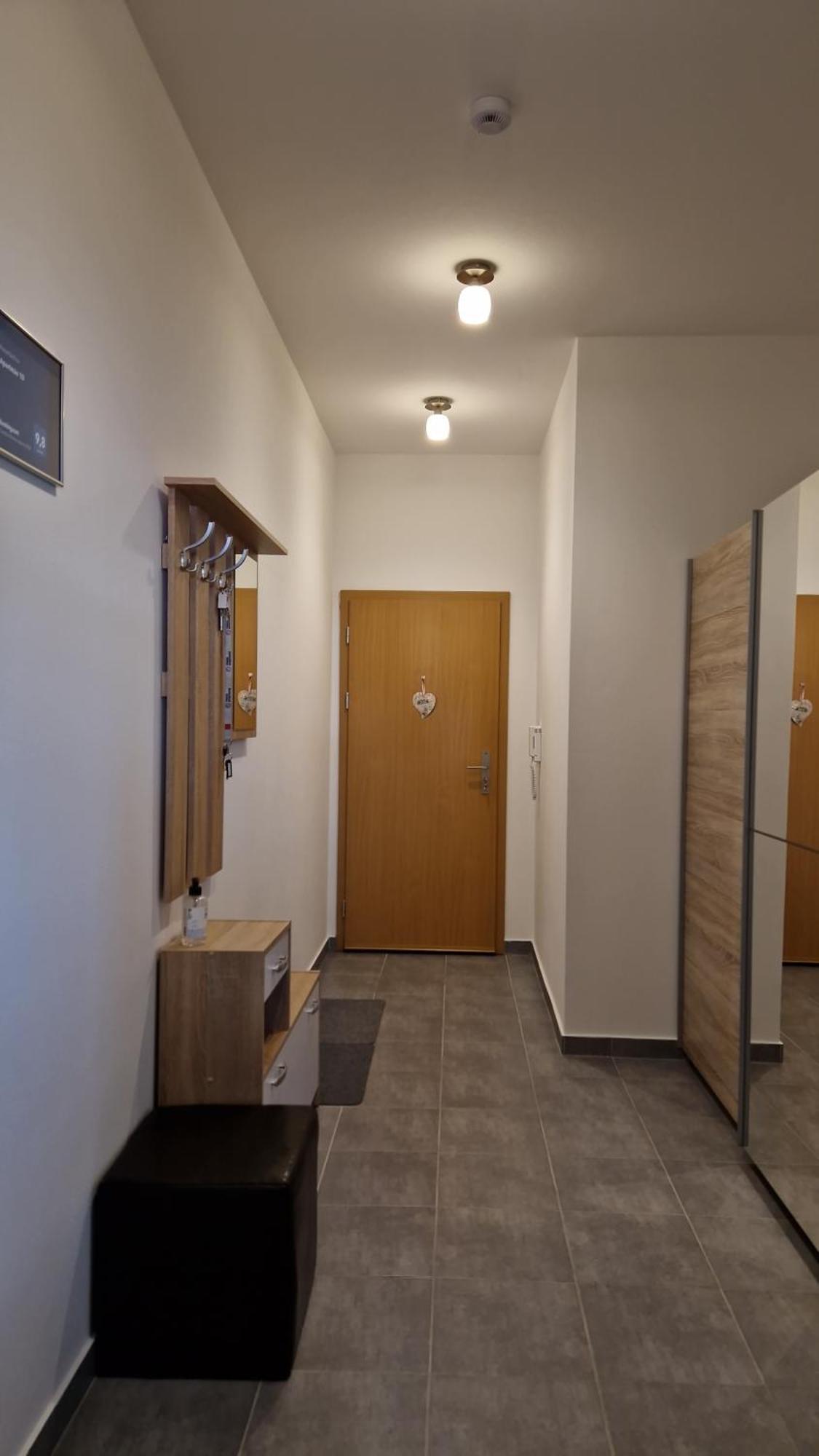 10 Apartment *